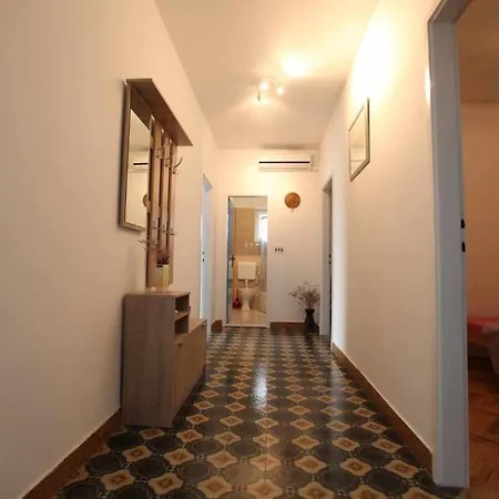 Apartment Ivana *